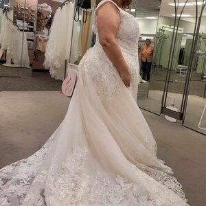 Oleg Cassini Wedding Dress - Never Worn - Never Altered